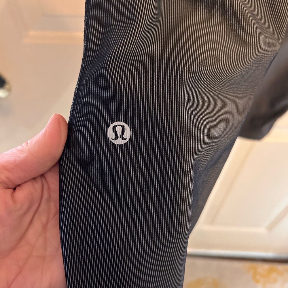 Lululemon Athletica black stripe  Leggings- like new - Picture 3 of 6